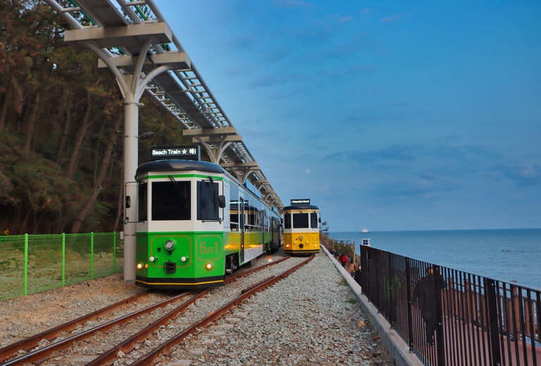 真韓假期◆精彩釜山5日~百年星巴克、甘川文化洞、愛來水族館、海岸列車、澎湃豪華海鮮鍋